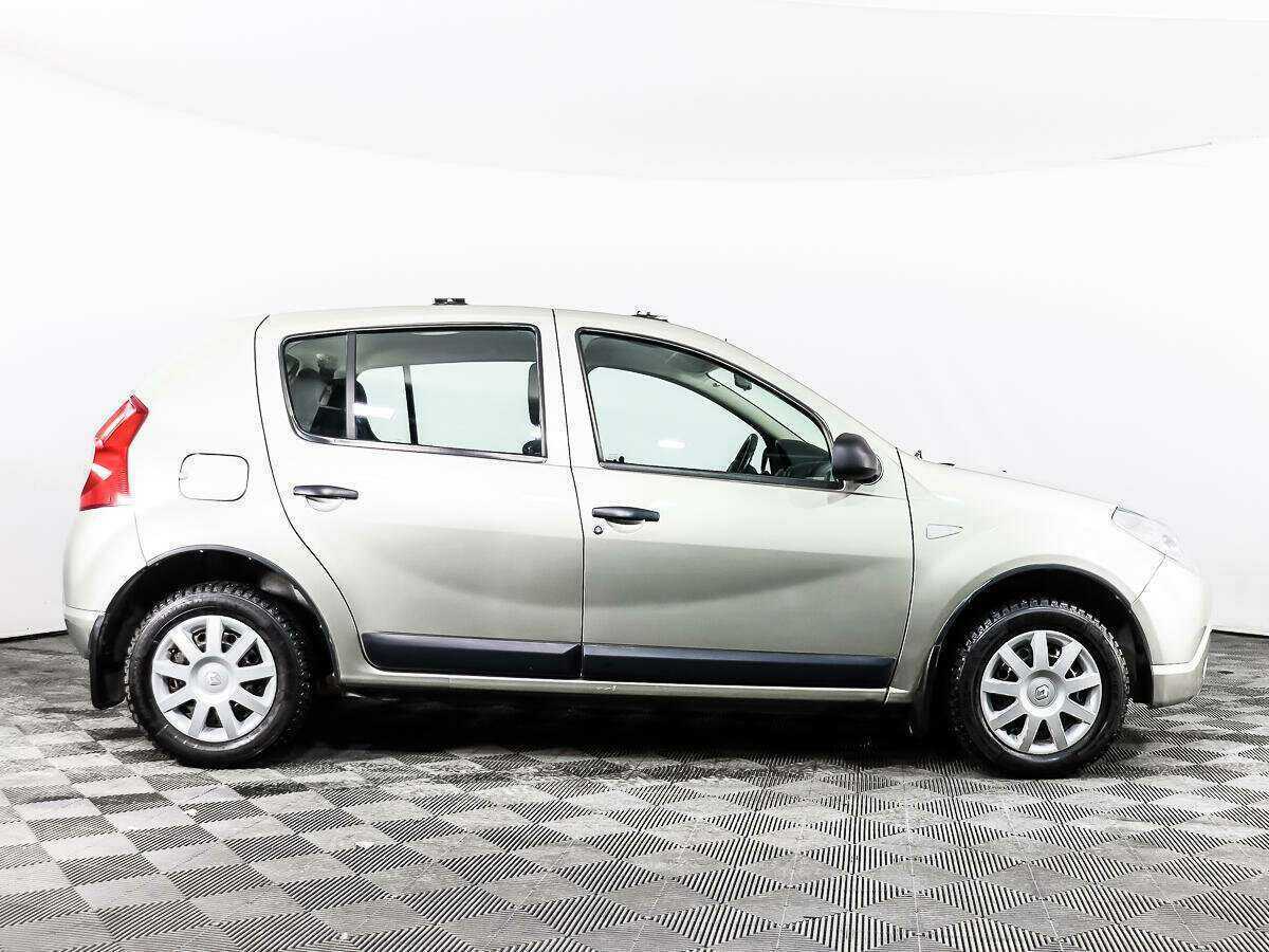 Renault Sandero с пробегом — 2010 год. Фото: #3