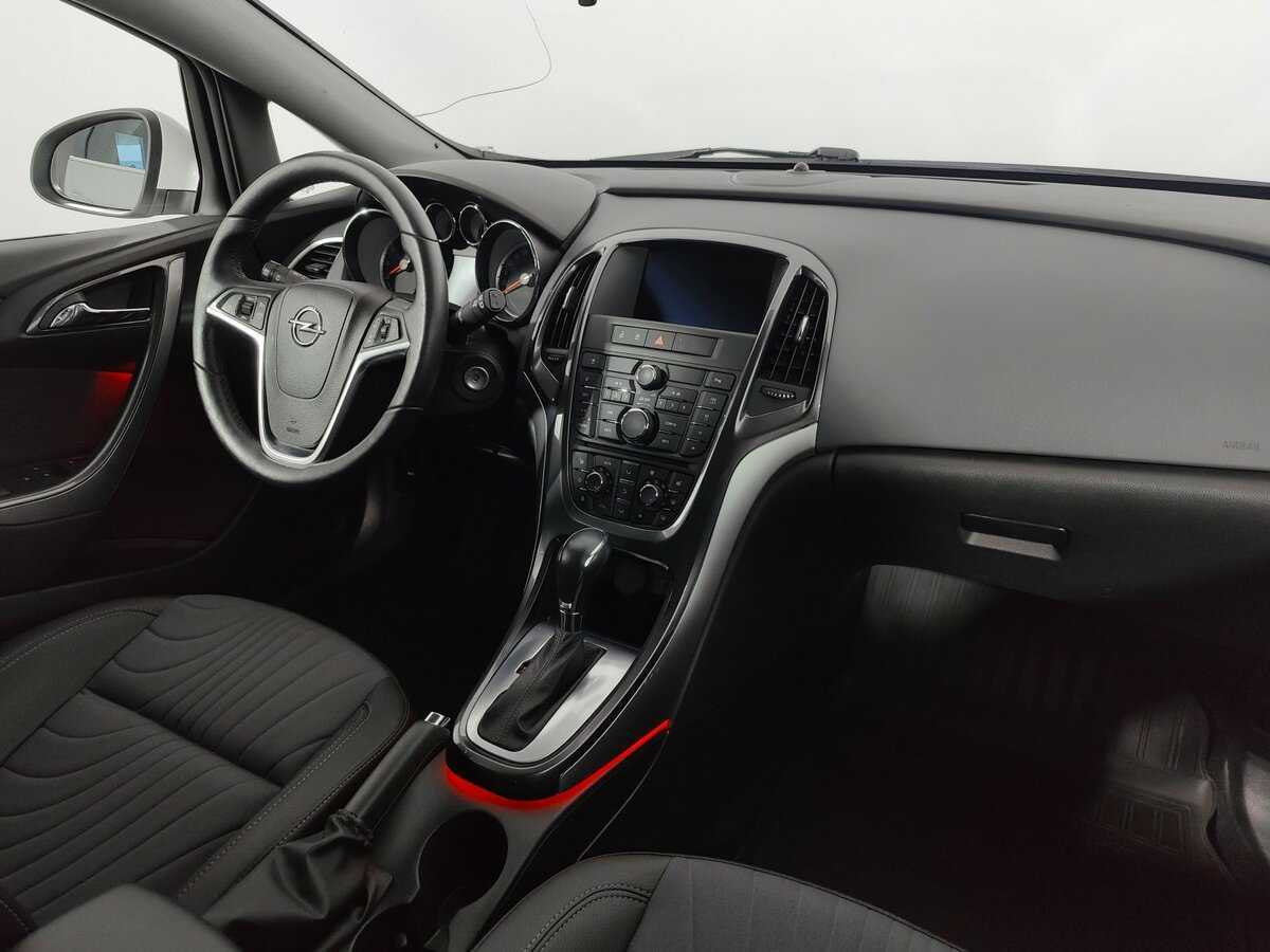 Opel Astra с пробегом — 2014 год. Фото: #10