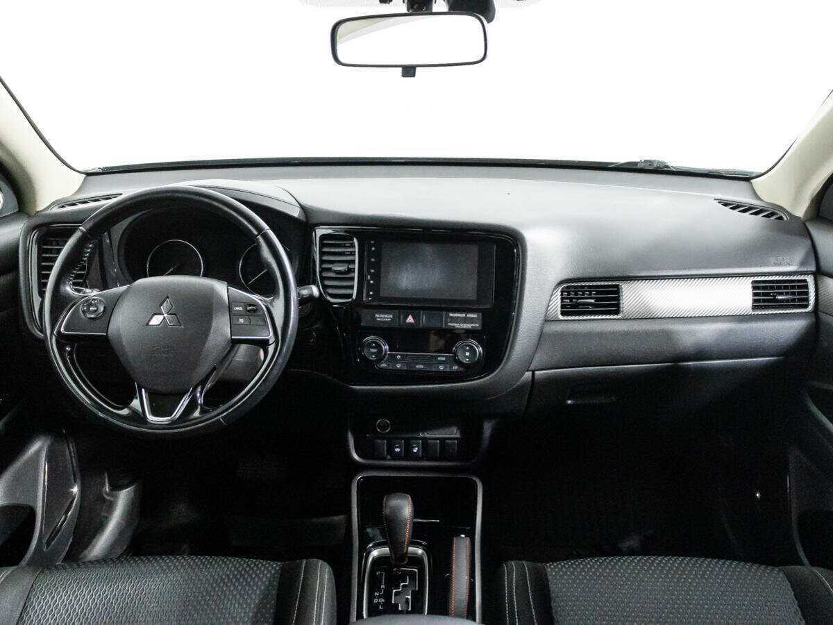 Mitsubishi Outlander с пробегом — 2017 год. Фото: #12