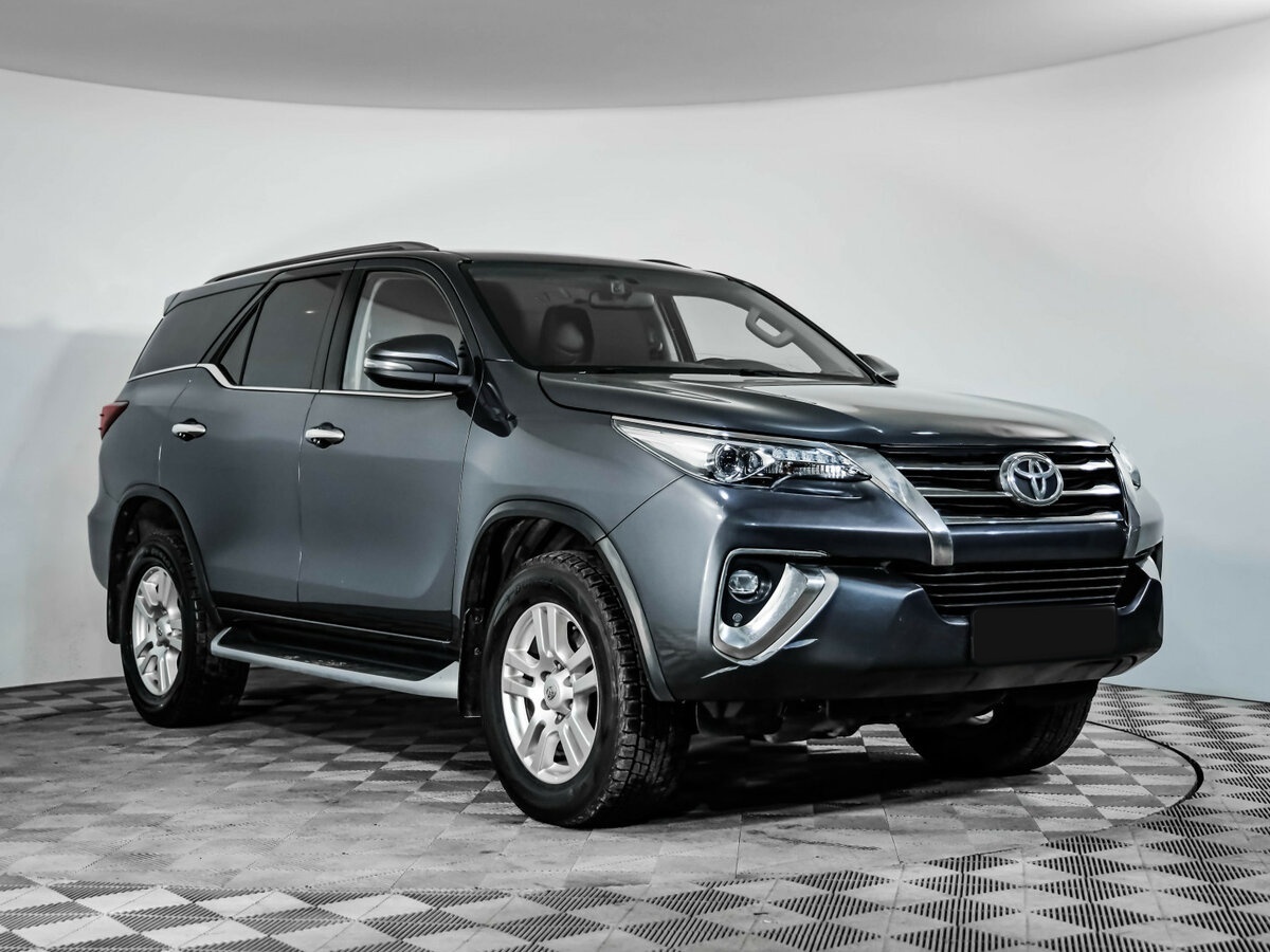 Toyota Fortuner с пробегом — 2017 год. Фото: #2