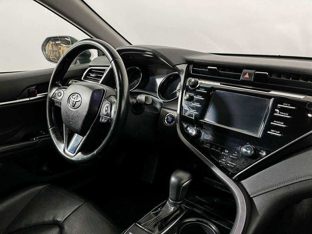Toyota Camry с пробегом — 2018 год. Фото: #8