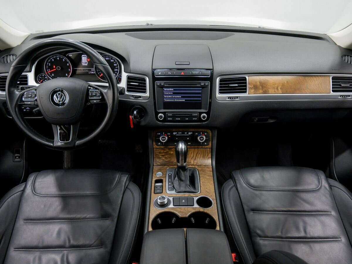 Volkswagen Touareg с пробегом — 2015 год. Фото: #9