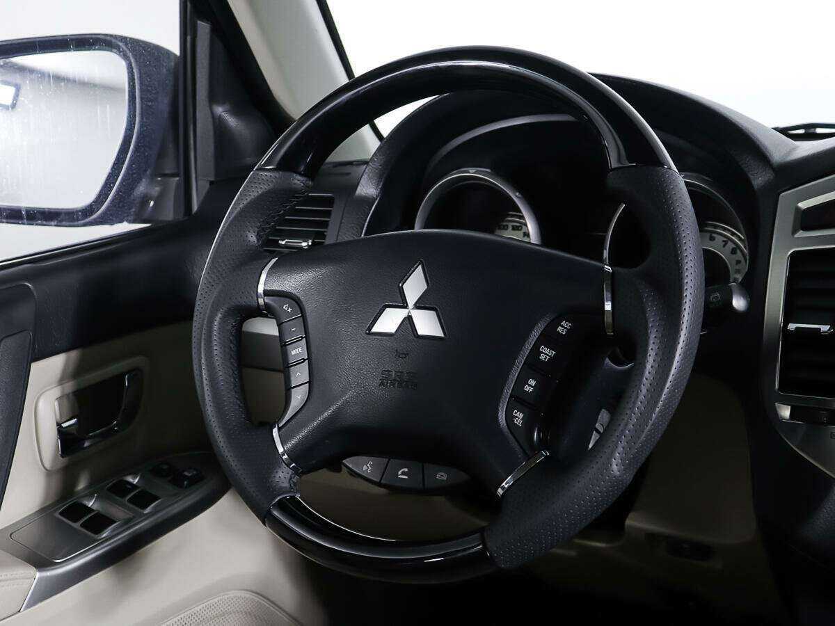 Mitsubishi Pajero с пробегом — 2017 год. Фото: #13