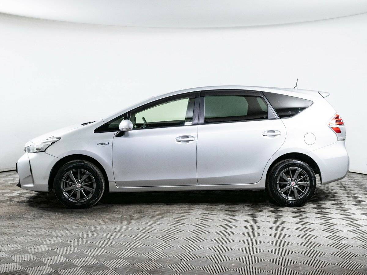 Toyota Prius Alpha с пробегом — 2017 год. Фото: #7