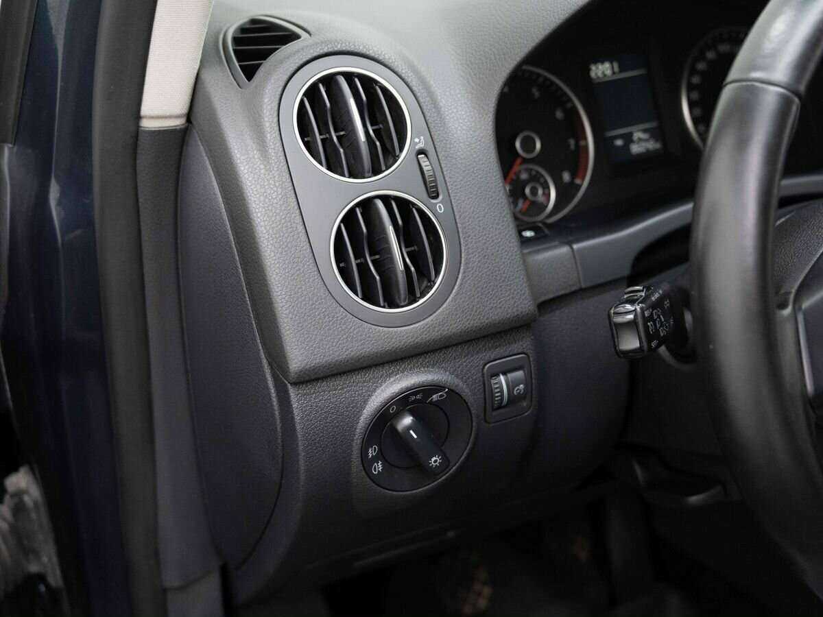 Volkswagen Golf Plus с пробегом — 2011 год. Фото: #16