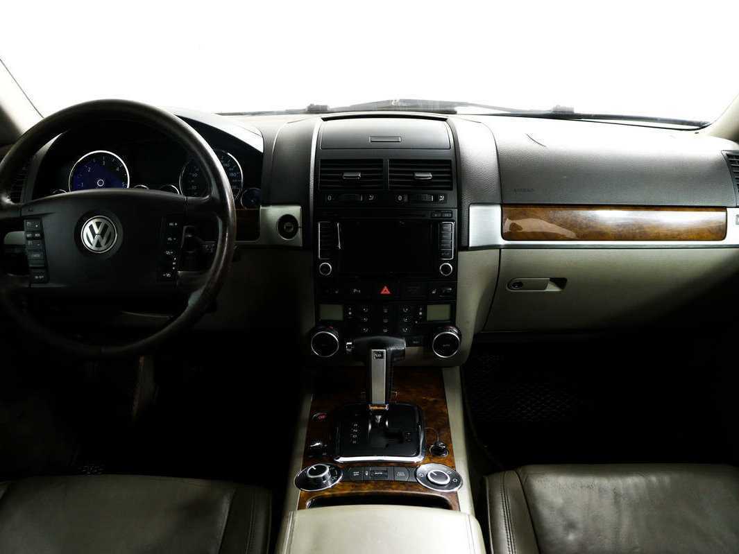 Volkswagen Touareg с пробегом — 2008 год. Фото: #10