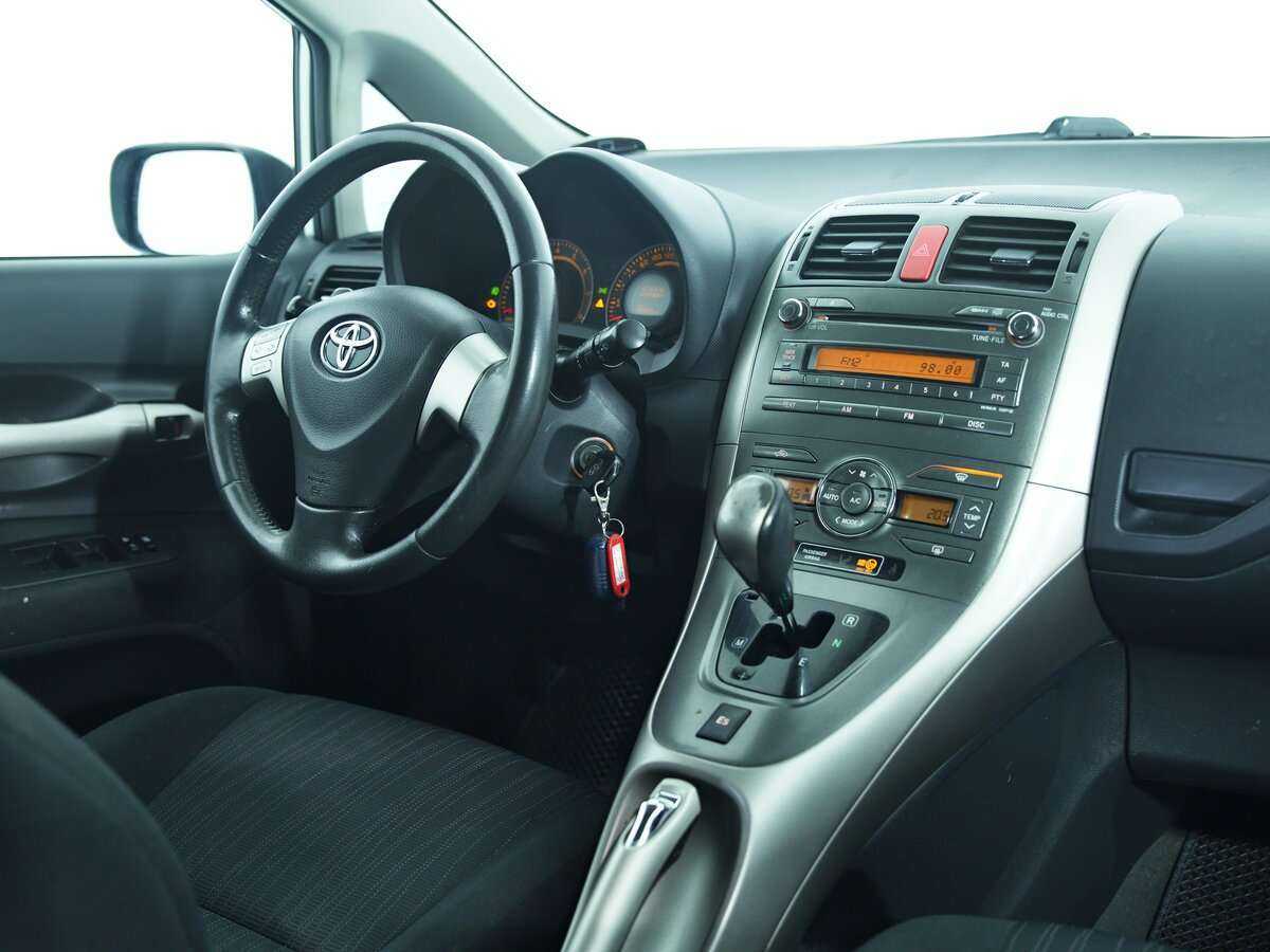 Toyota Auris с пробегом — 2008 год. Фото: #12