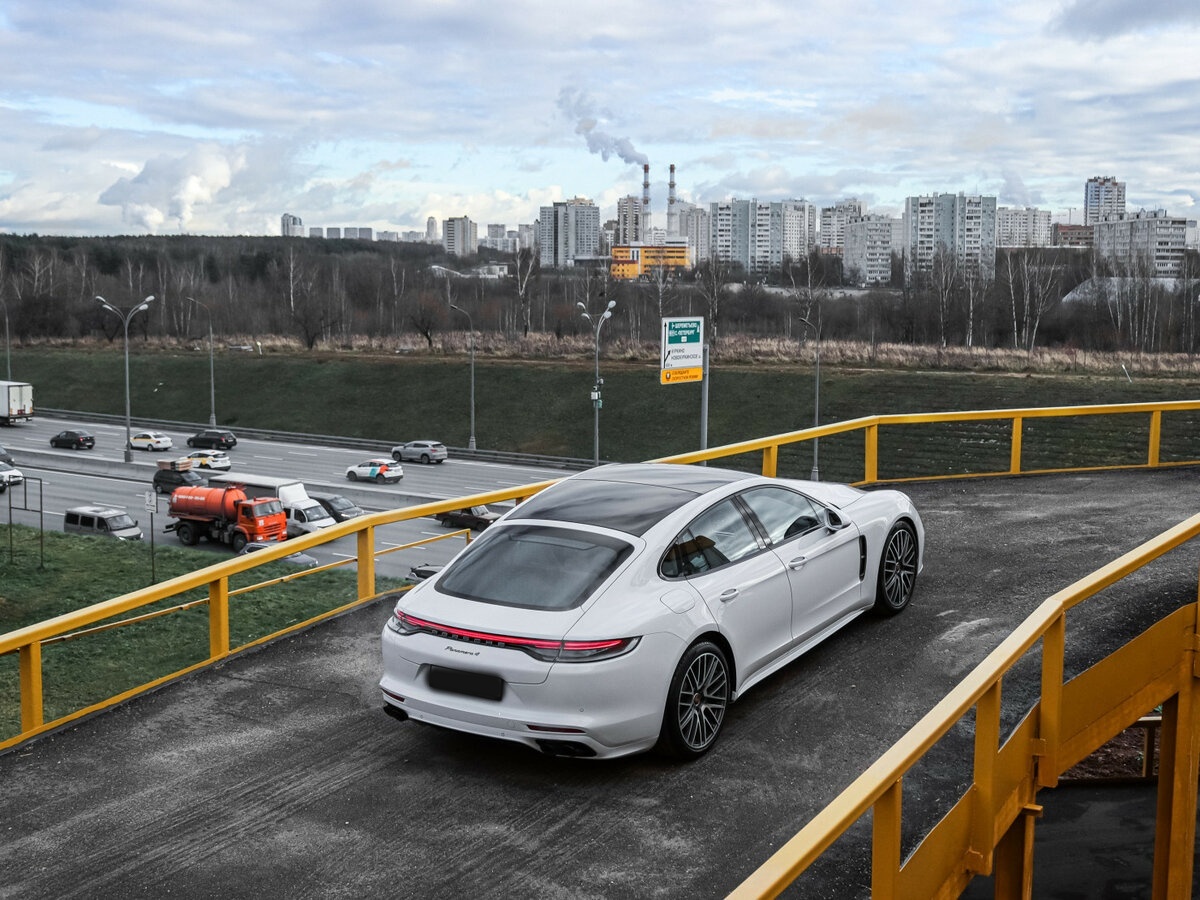 Porsche Panamera с пробегом — 2022 год. Фото: #15