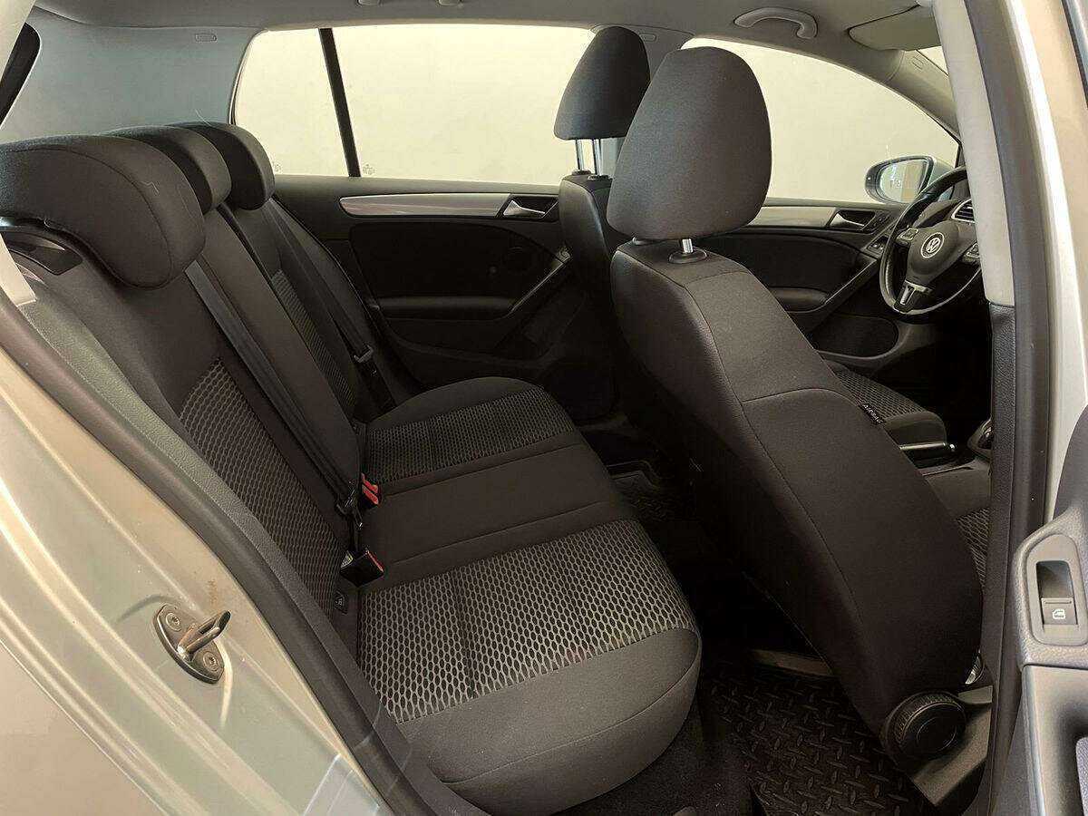 Volkswagen Golf с пробегом — 2010 год. Фото: #7