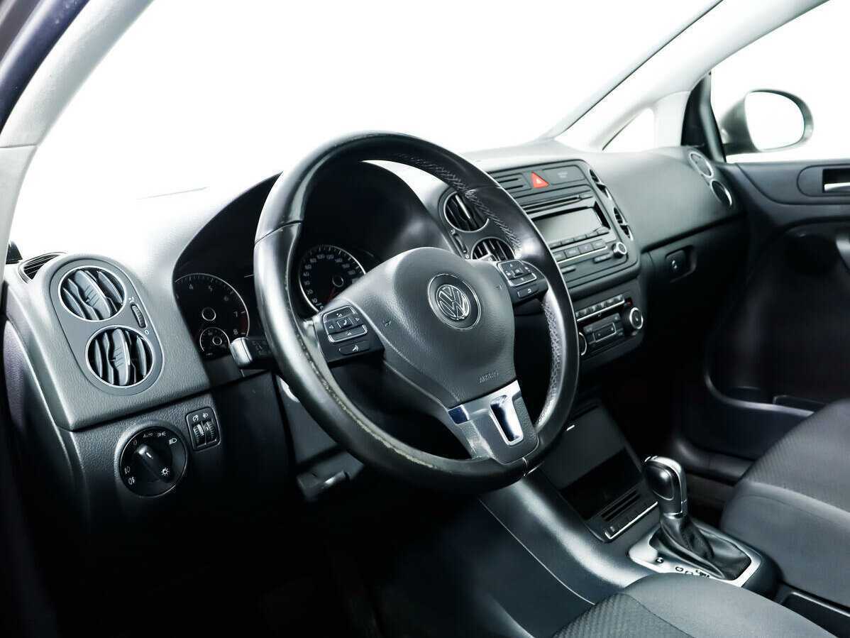 Volkswagen Golf Plus с пробегом — 2010 год. Фото: #11