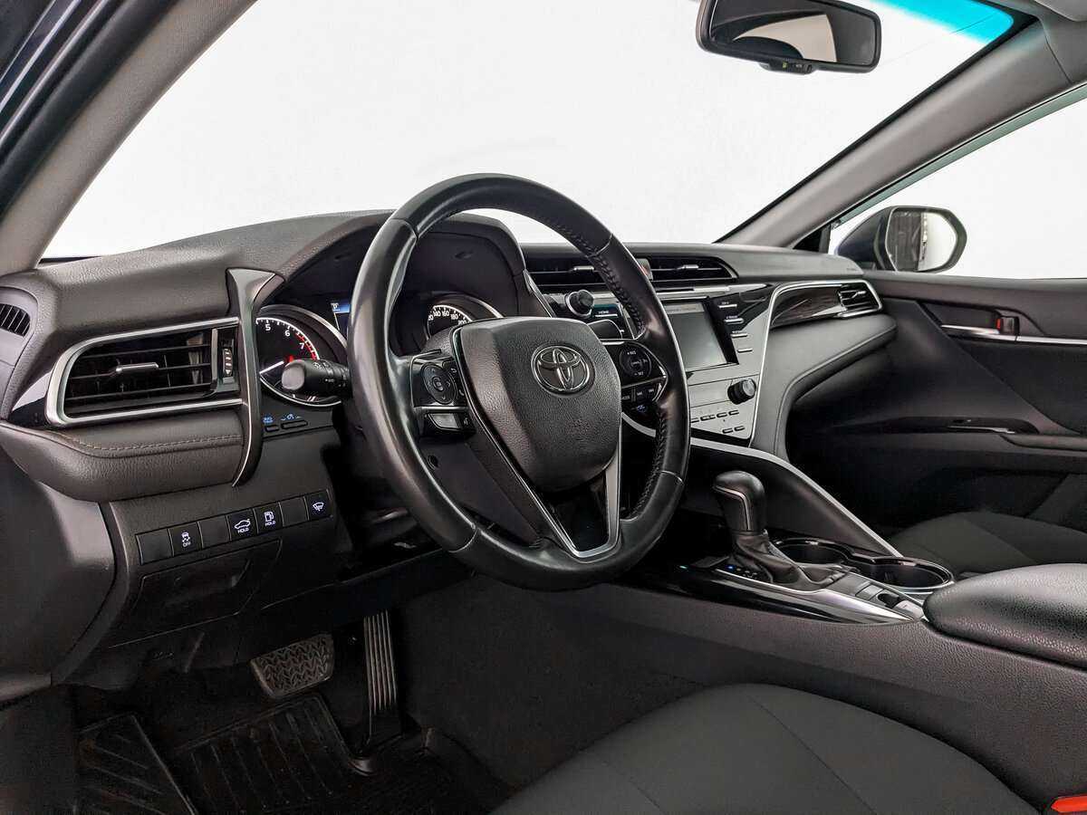 Toyota Camry с пробегом — 2020 год. Фото: #13