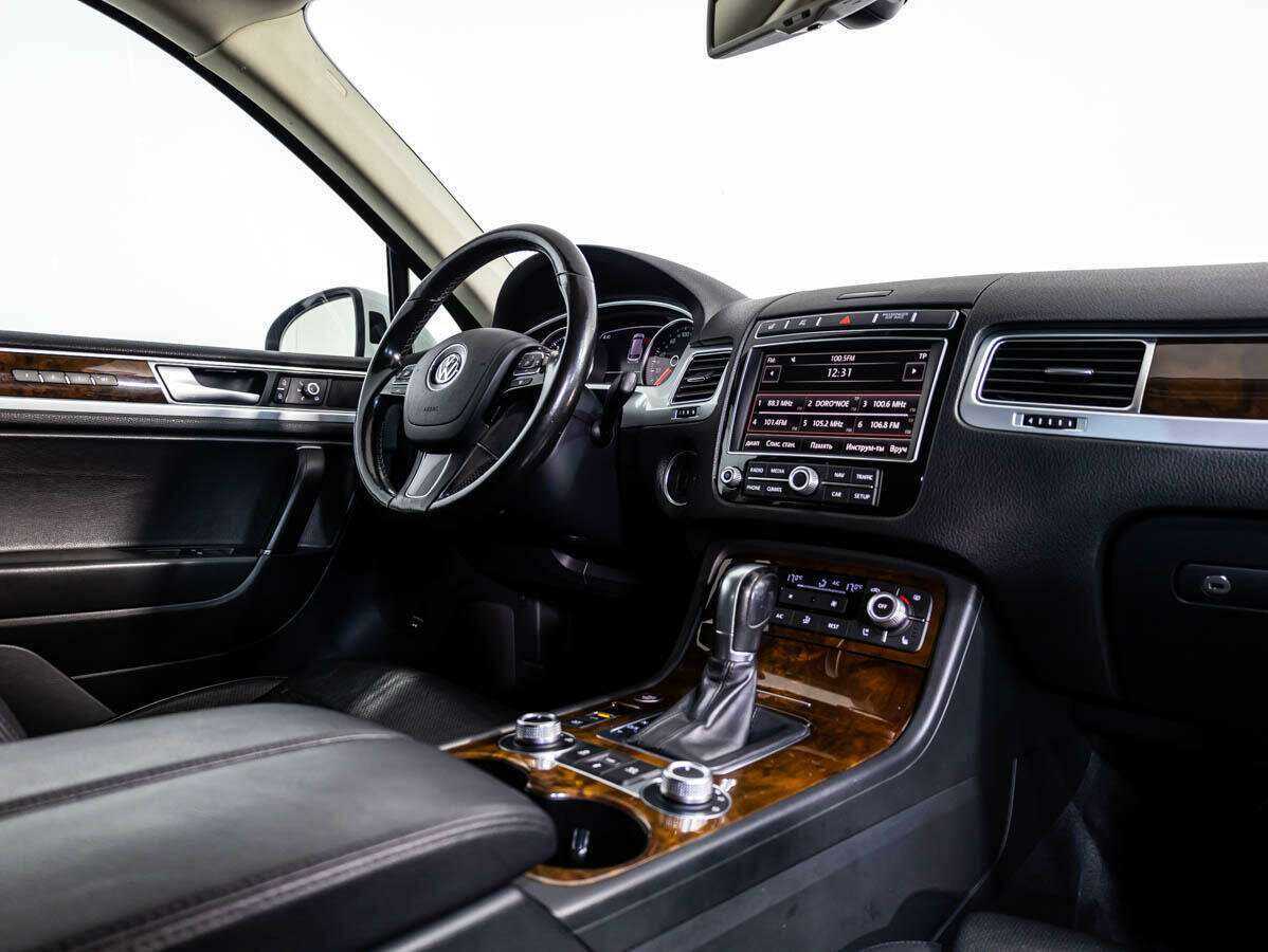 Volkswagen Touareg с пробегом — 2015 год. Фото: #7