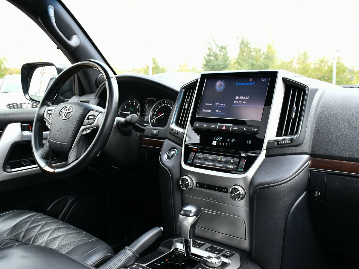 Toyota Land Cruiser с пробегом — 2017 год. Фото: #8