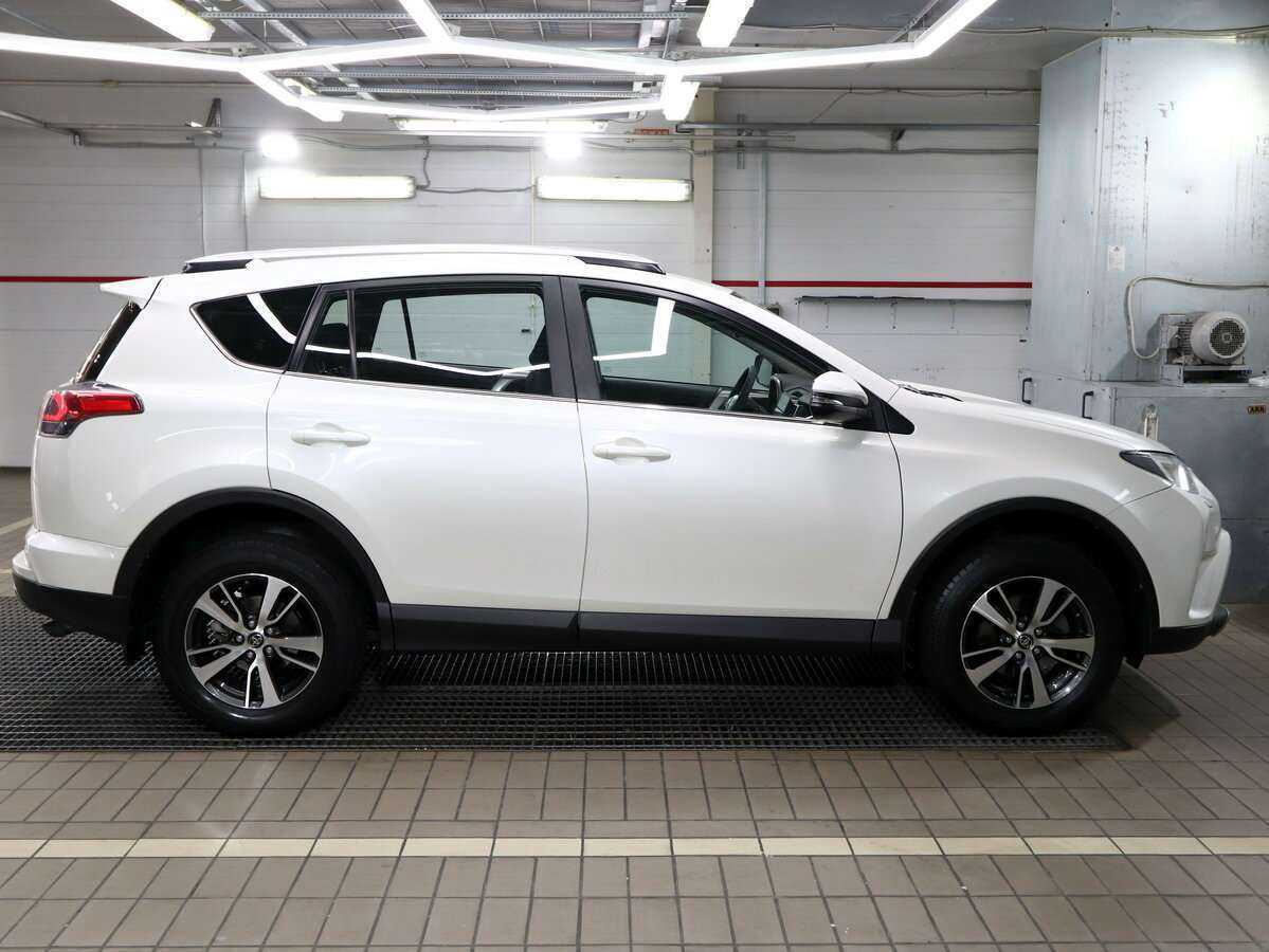 Toyota RAV4 с пробегом — 2017 год. Фото: #5
