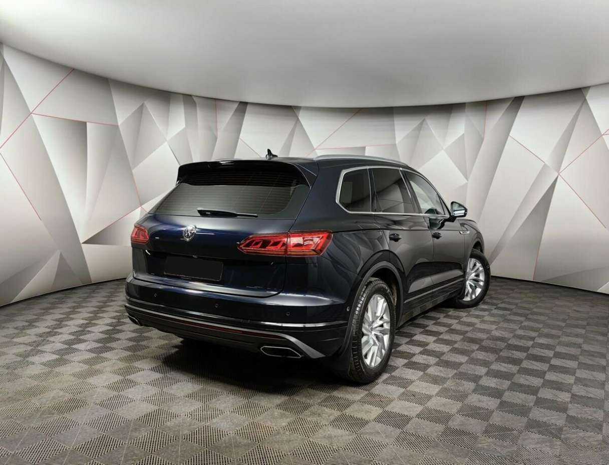 Volkswagen Touareg с пробегом — 2018 год. Фото: #1