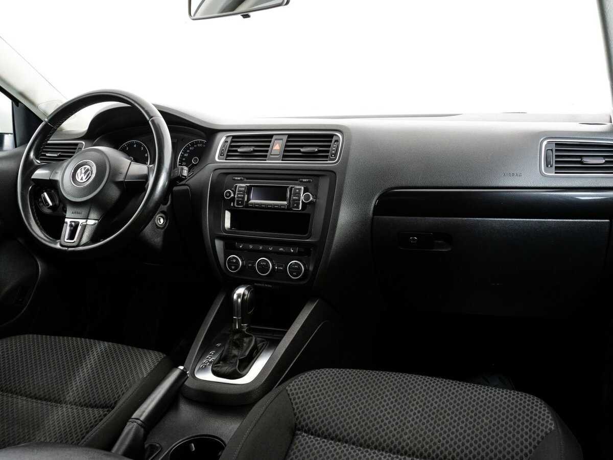 Volkswagen Jetta с пробегом — 2012 год. Фото: #6