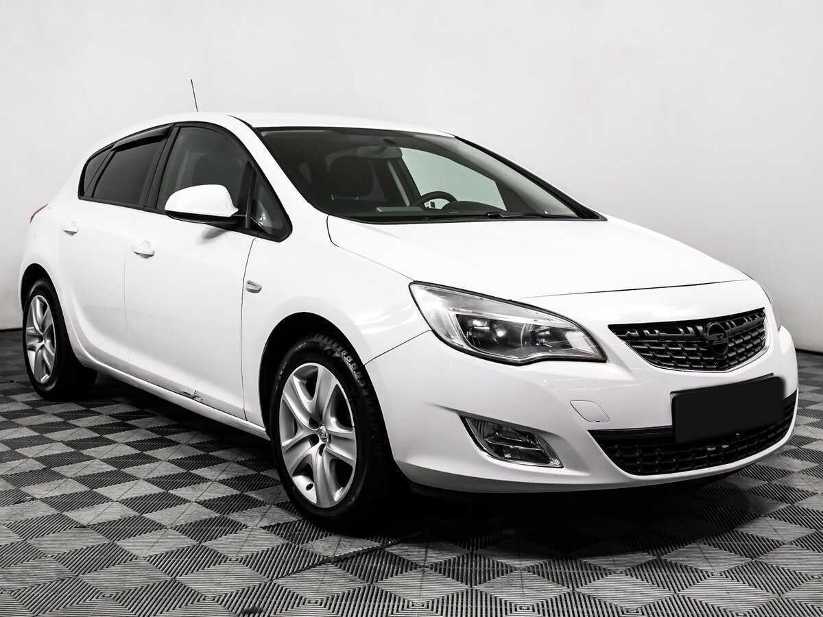 Opel Astra с пробегом — 2011 год. Фото: #2