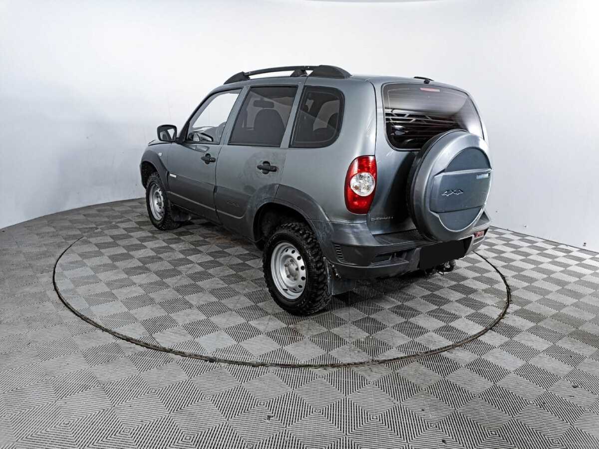 Chevrolet Niva с пробегом — 2012 год. Фото: #6