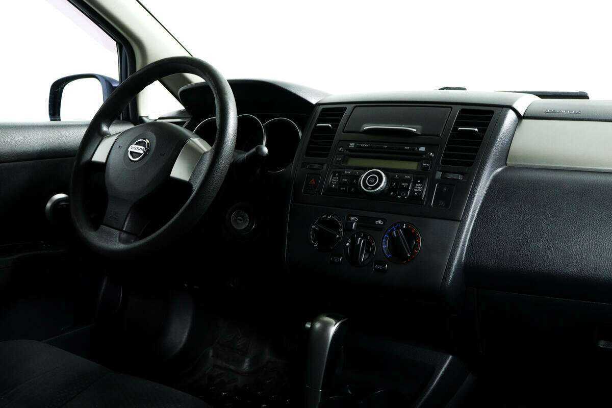 Nissan Tiida с пробегом — 2010 год. Фото: #8