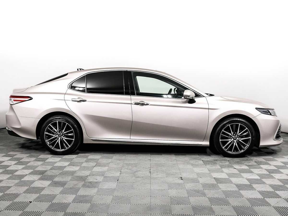 Toyota Camry с пробегом — 2023 год. Фото: #3