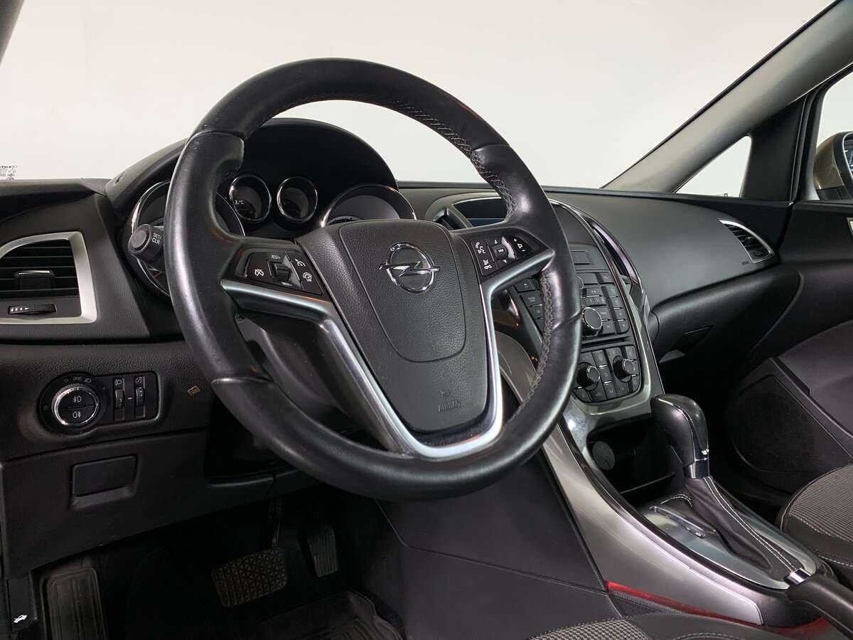 Opel Astra с пробегом — 2012 год. Фото: #8