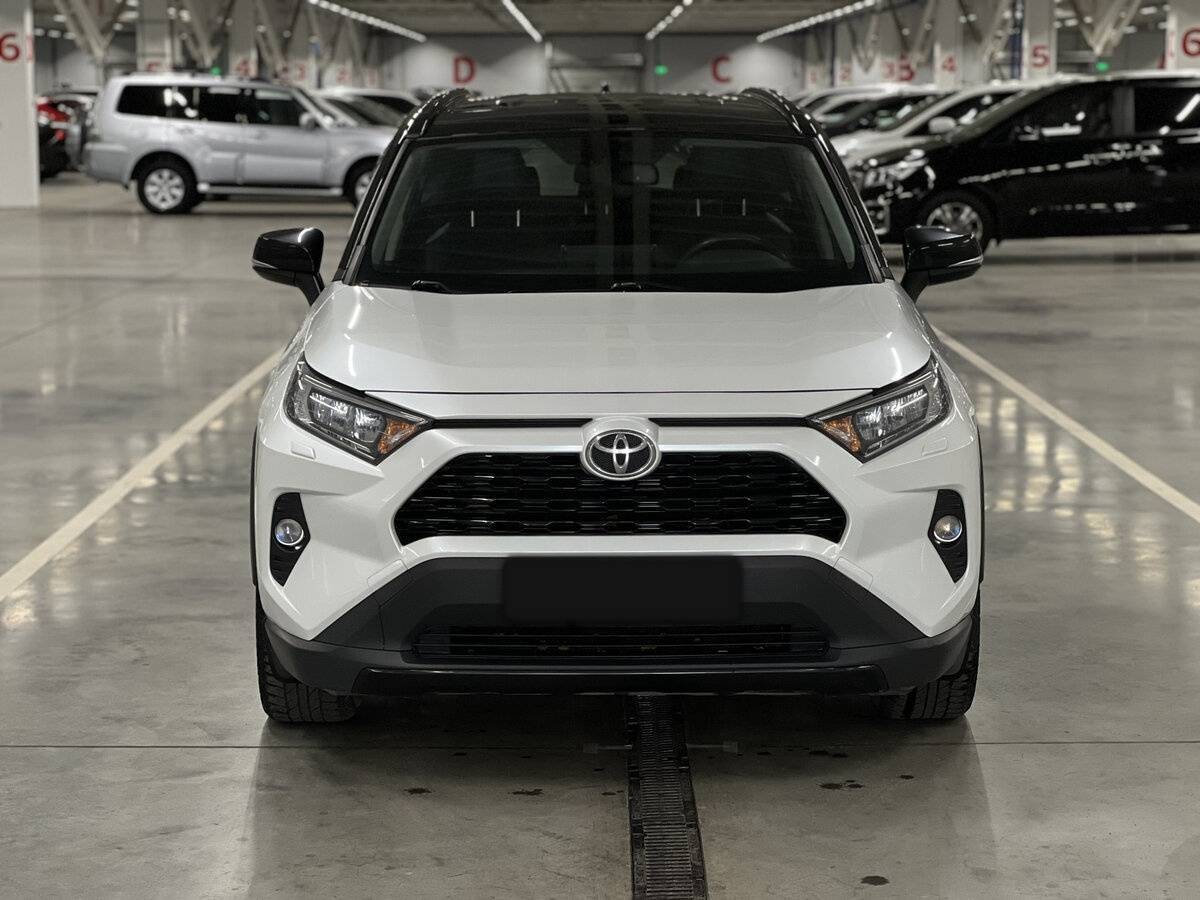 Toyota RAV4 с пробегом — 2021 год. Фото: #1