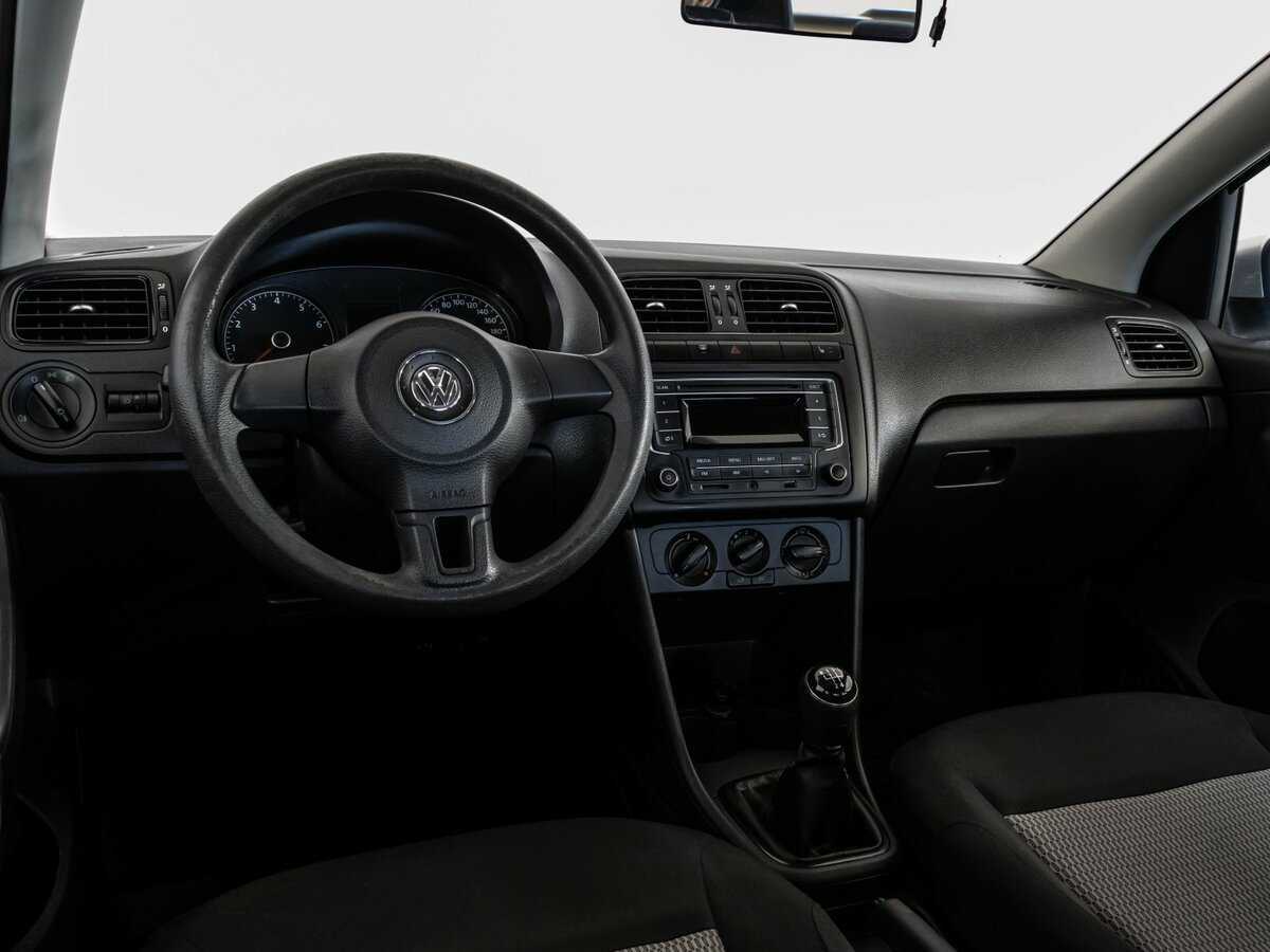 Volkswagen Polo с пробегом — 2013 год. Фото: #8