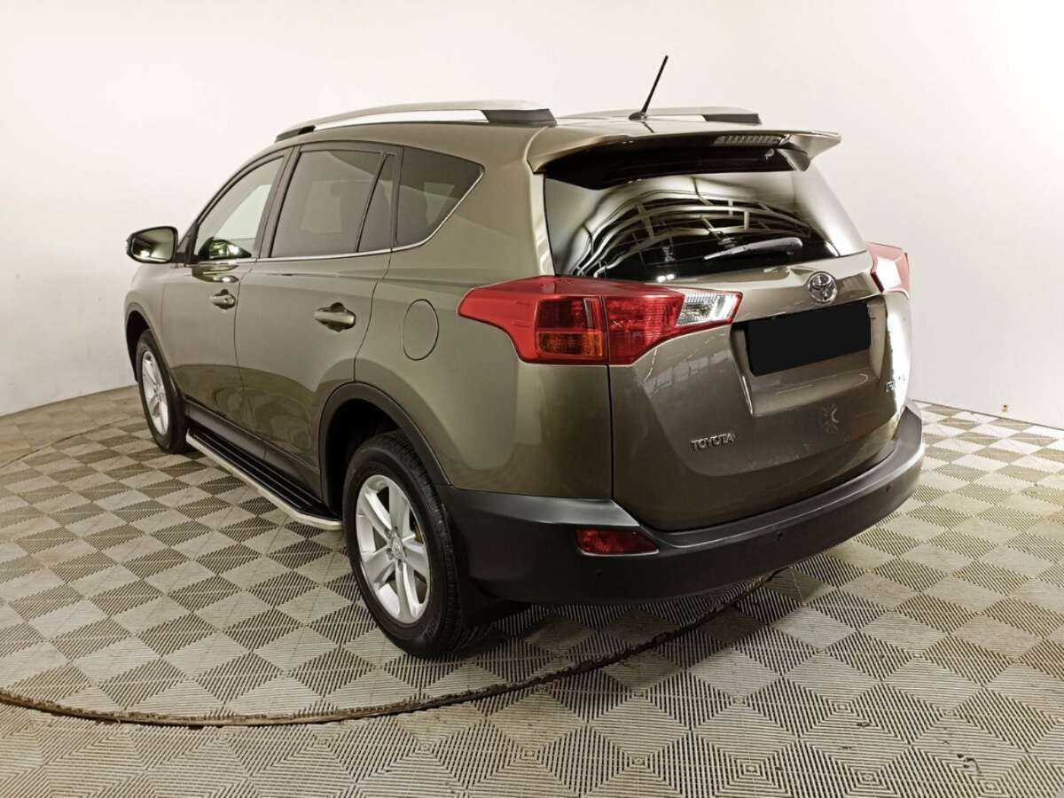 Toyota RAV4 с пробегом — 2014 год. Фото: #6