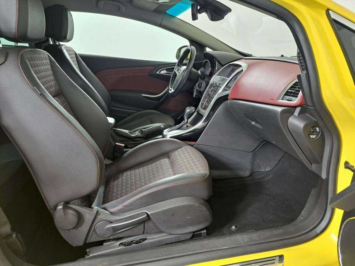 Opel Astra с пробегом — 2013 год. Фото: #8