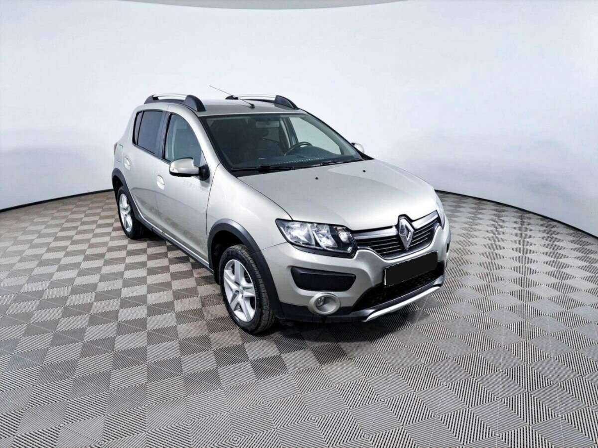 Renault Sandero с пробегом — 2017 год. Фото: #2