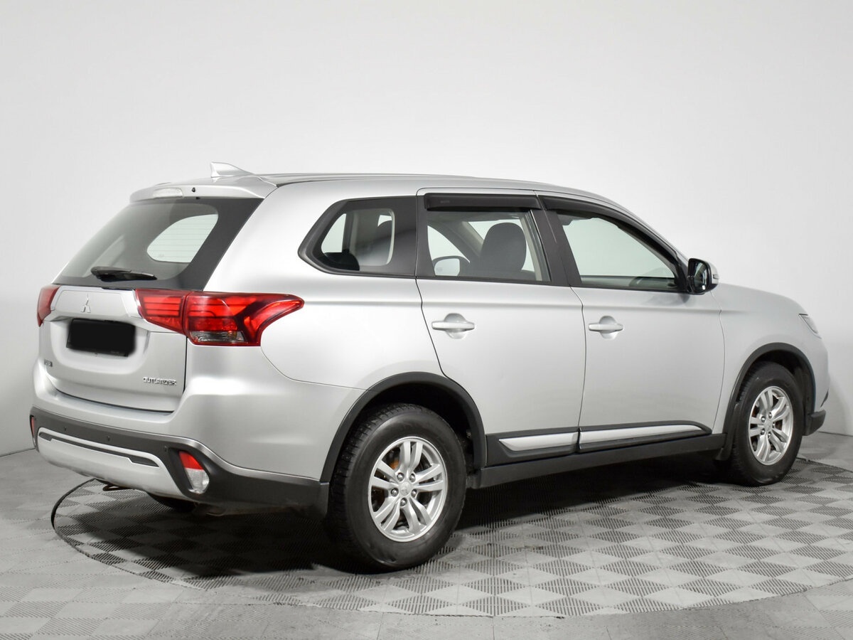 Mitsubishi Outlander с пробегом — 2018 год. Фото: #3