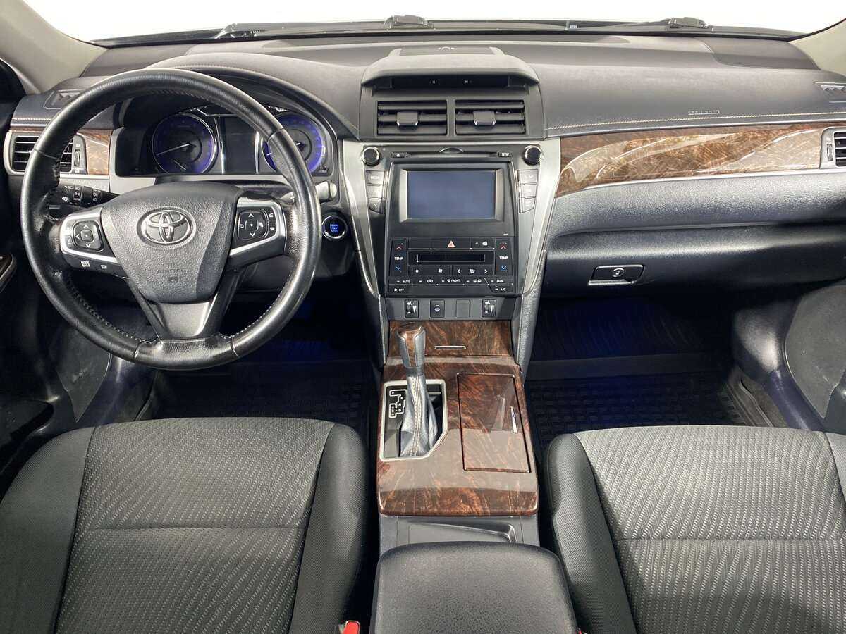 Toyota Camry с пробегом — 2017 год. Фото: #9