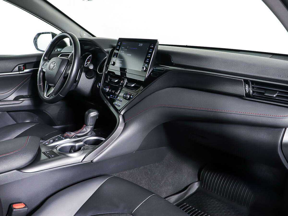Toyota Camry с пробегом — 2021 год. Фото: #7