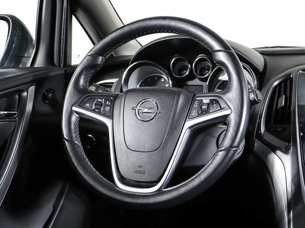 Opel Astra с пробегом — 2012 год. Фото: #14