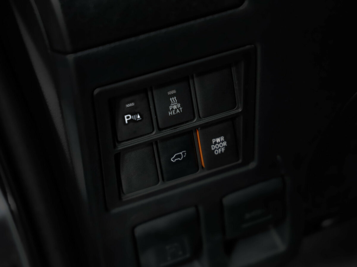Toyota Fortuner с пробегом — 2017 год. Фото: #23