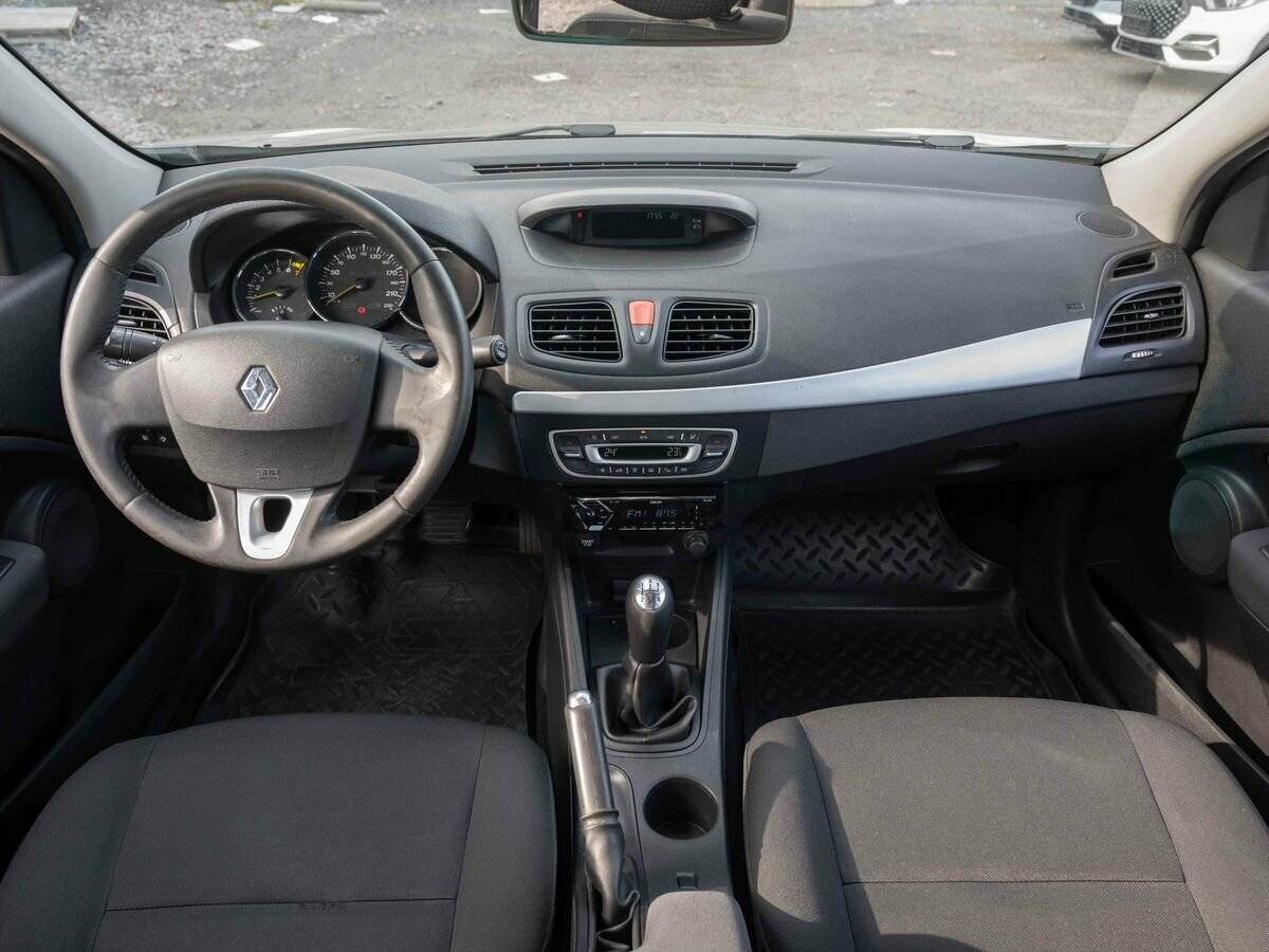 Renault Fluence с пробегом — 2010 год. Фото: #12