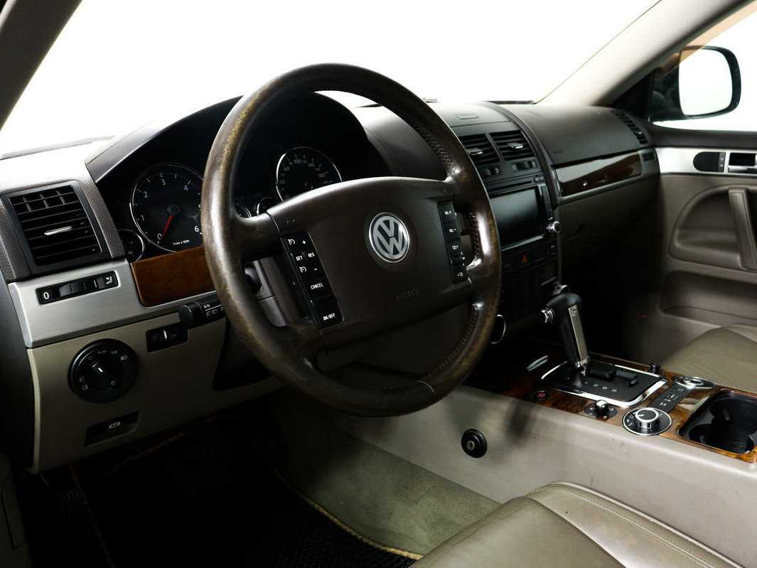 Volkswagen Touareg с пробегом — 2008 год. Фото: #12