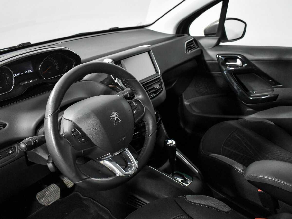 Peugeot 208 с пробегом — 2014 год. Фото: #8