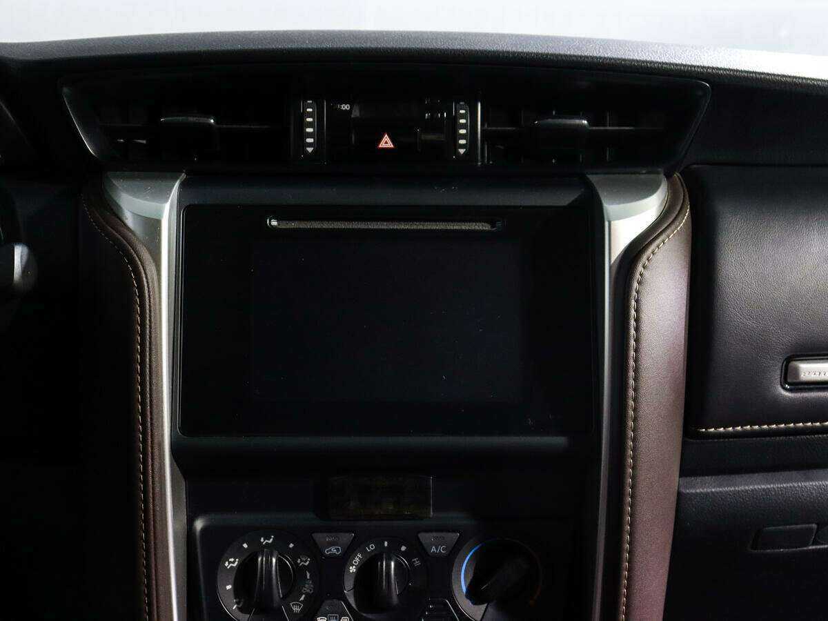 Toyota Fortuner с пробегом — 2018 год. Фото: #10