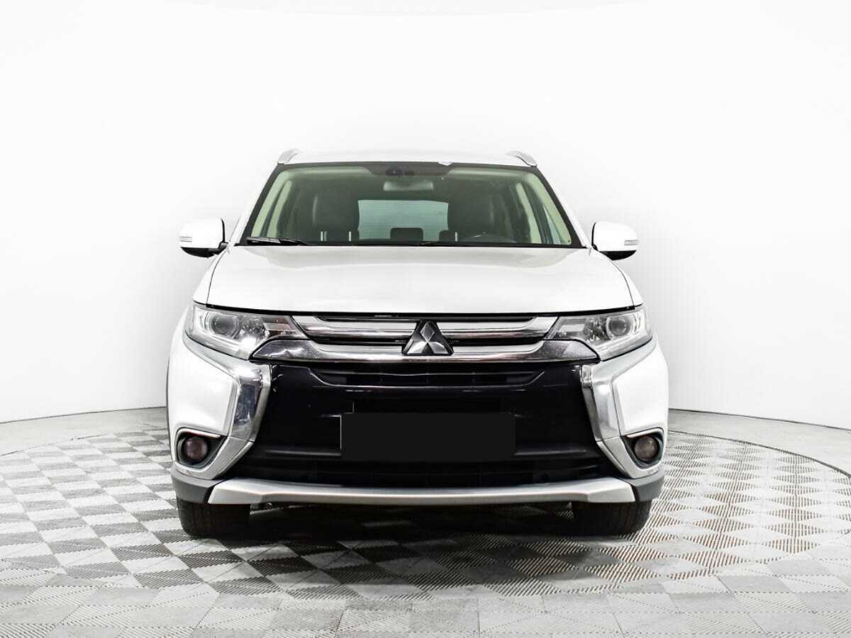 Mitsubishi Outlander с пробегом — 2015 год. Фото: #1