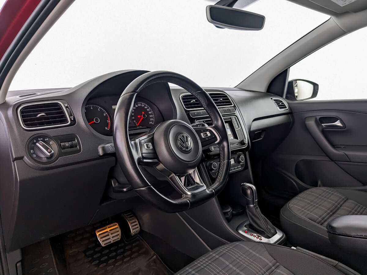 Volkswagen Polo с пробегом — 2017 год. Фото: #13