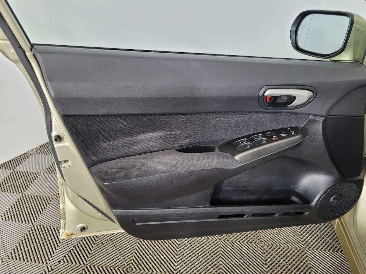Honda Civic с пробегом — 2007 год. Фото: #5