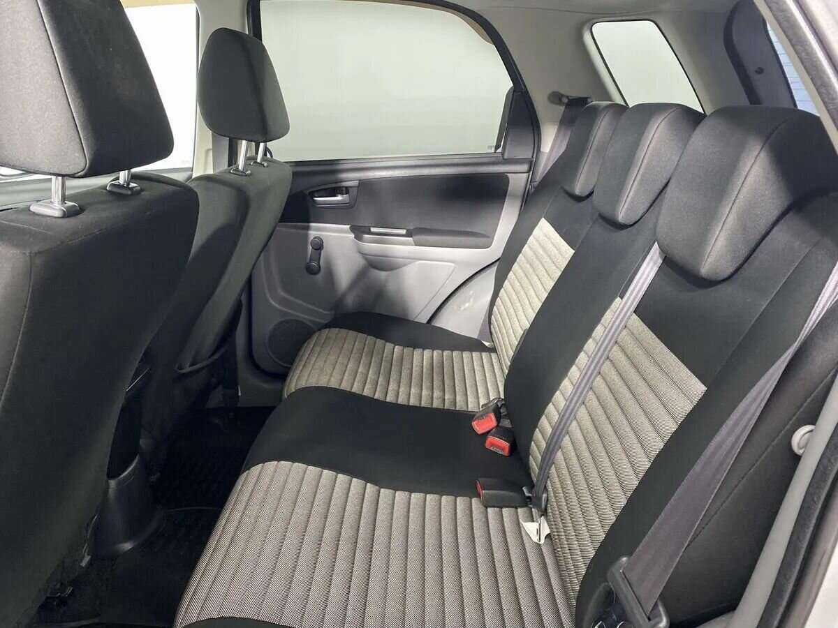 Suzuki SX4 с пробегом — 2010 год. Фото: #6