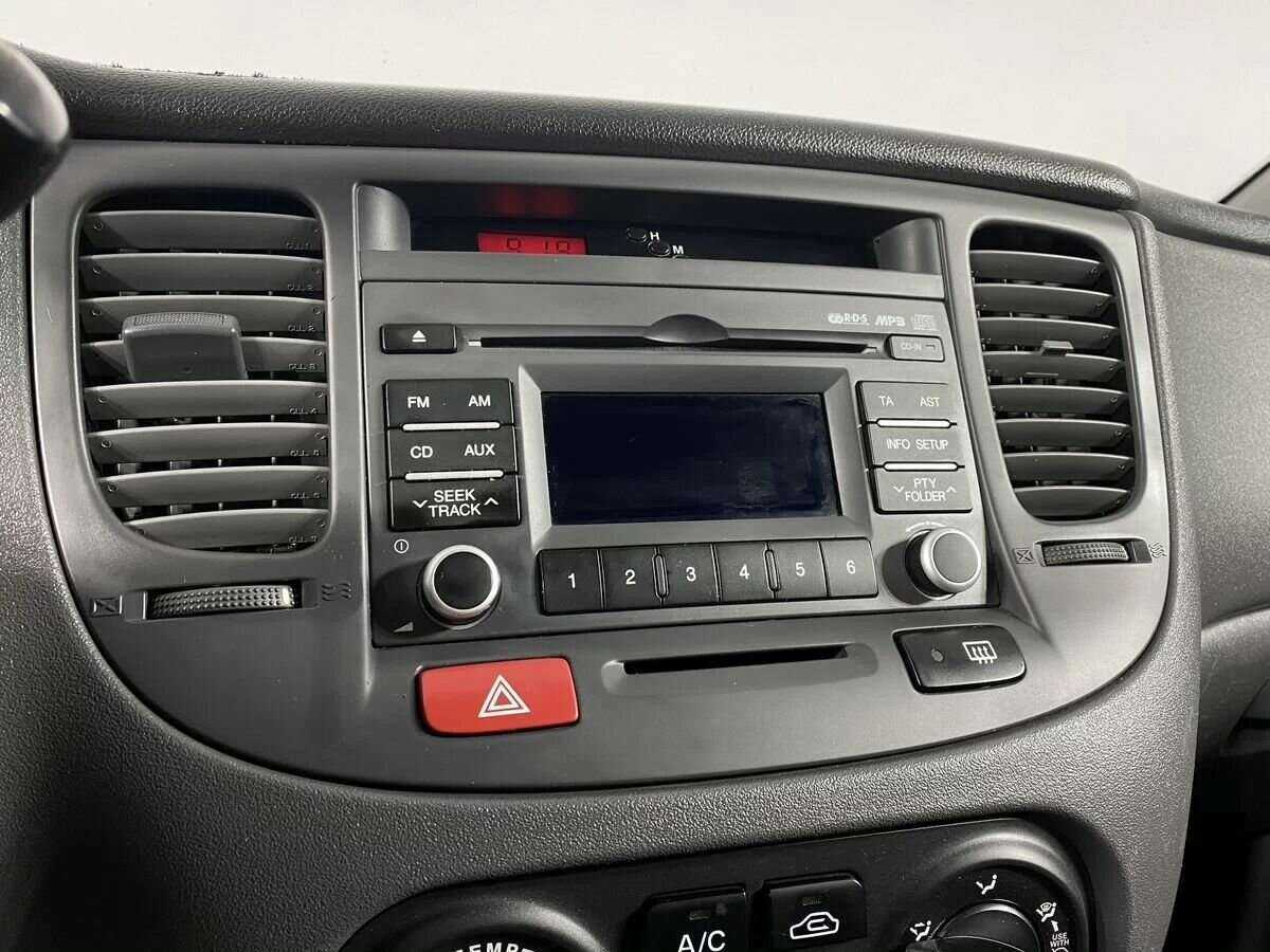 Kia Rio с пробегом — 2010 год. Фото: #10