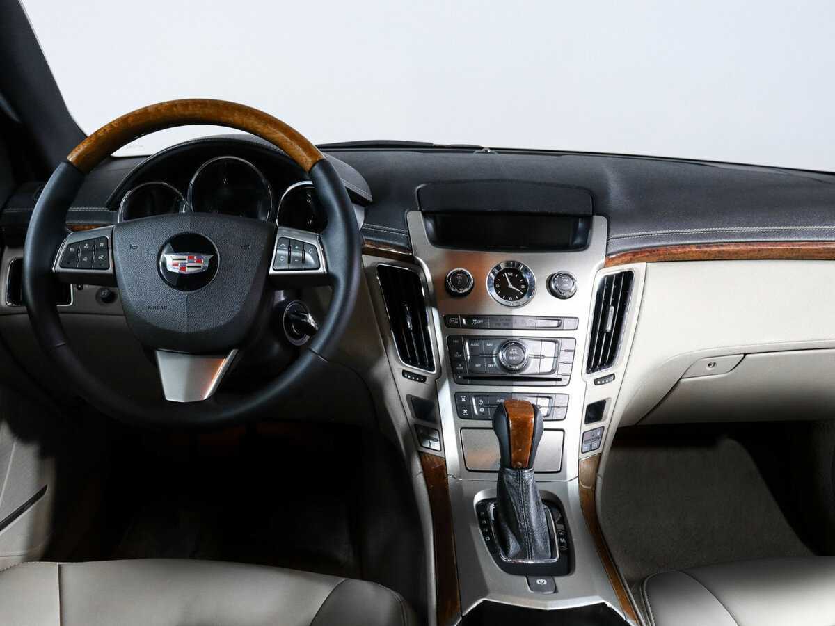 Cadillac CTS с пробегом — 2011 год. Фото: #11