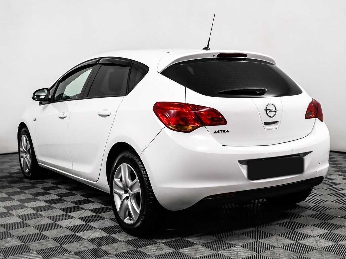 Opel Astra с пробегом — 2011 год. Фото: #6