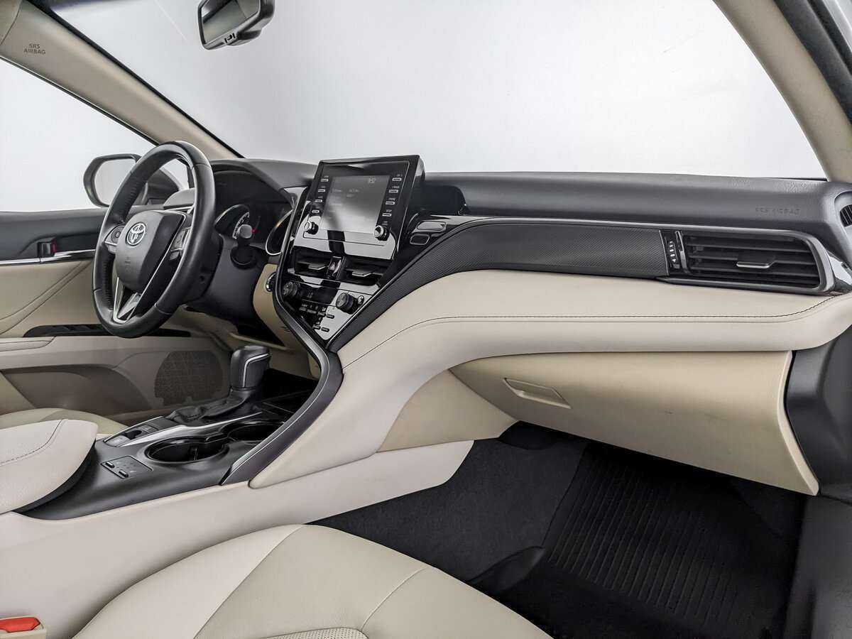 Toyota Camry с пробегом — 2021 год. Фото: #8