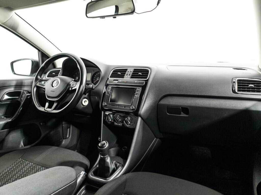 Volkswagen Polo с пробегом — 2015 год. Фото: #8
