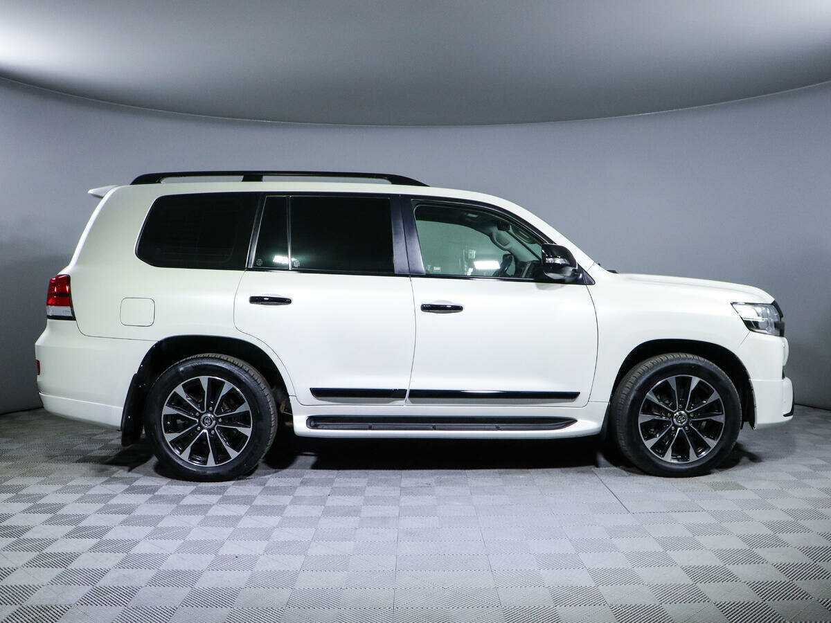 Toyota Land Cruiser с пробегом — 2018 год. Фото: #3