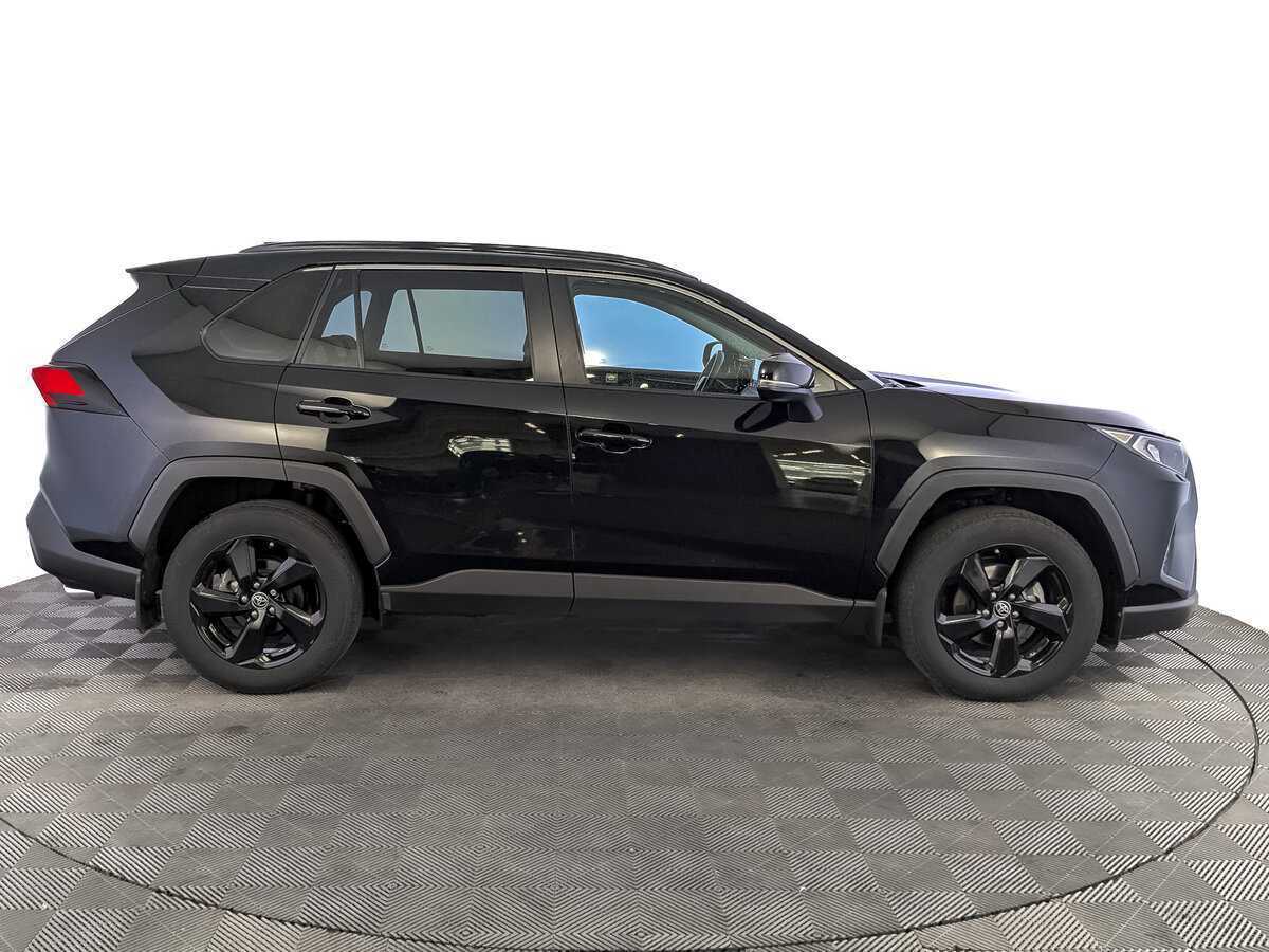 Toyota RAV4 с пробегом — 2021 год. Фото: #3